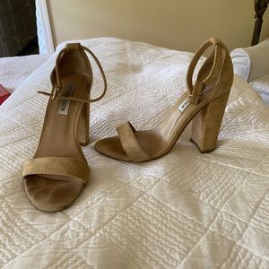 Steve Madden size 7 nude pumps